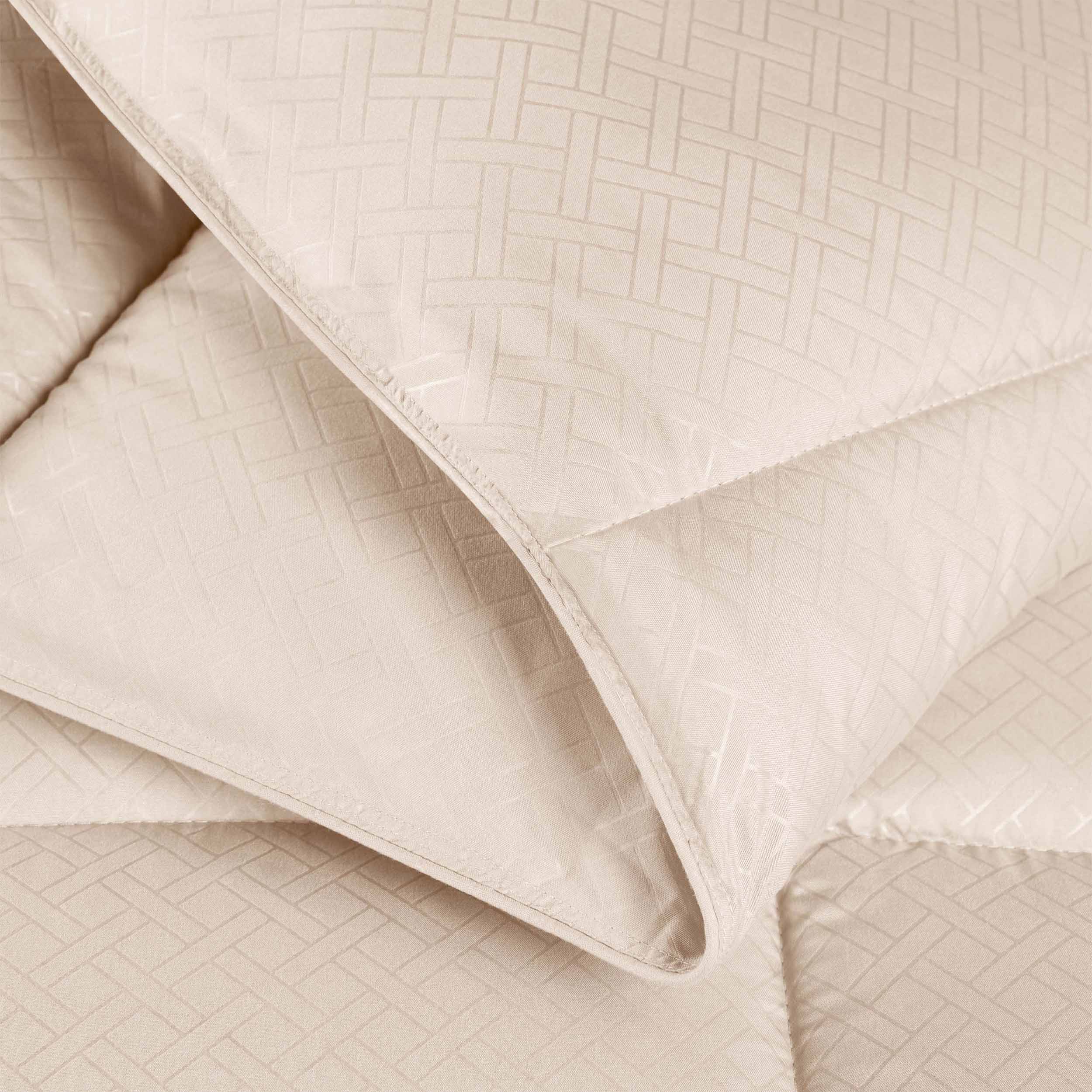 Basketweave Plush Monochrome Down Alternative Comforter - Omnigoodsstore