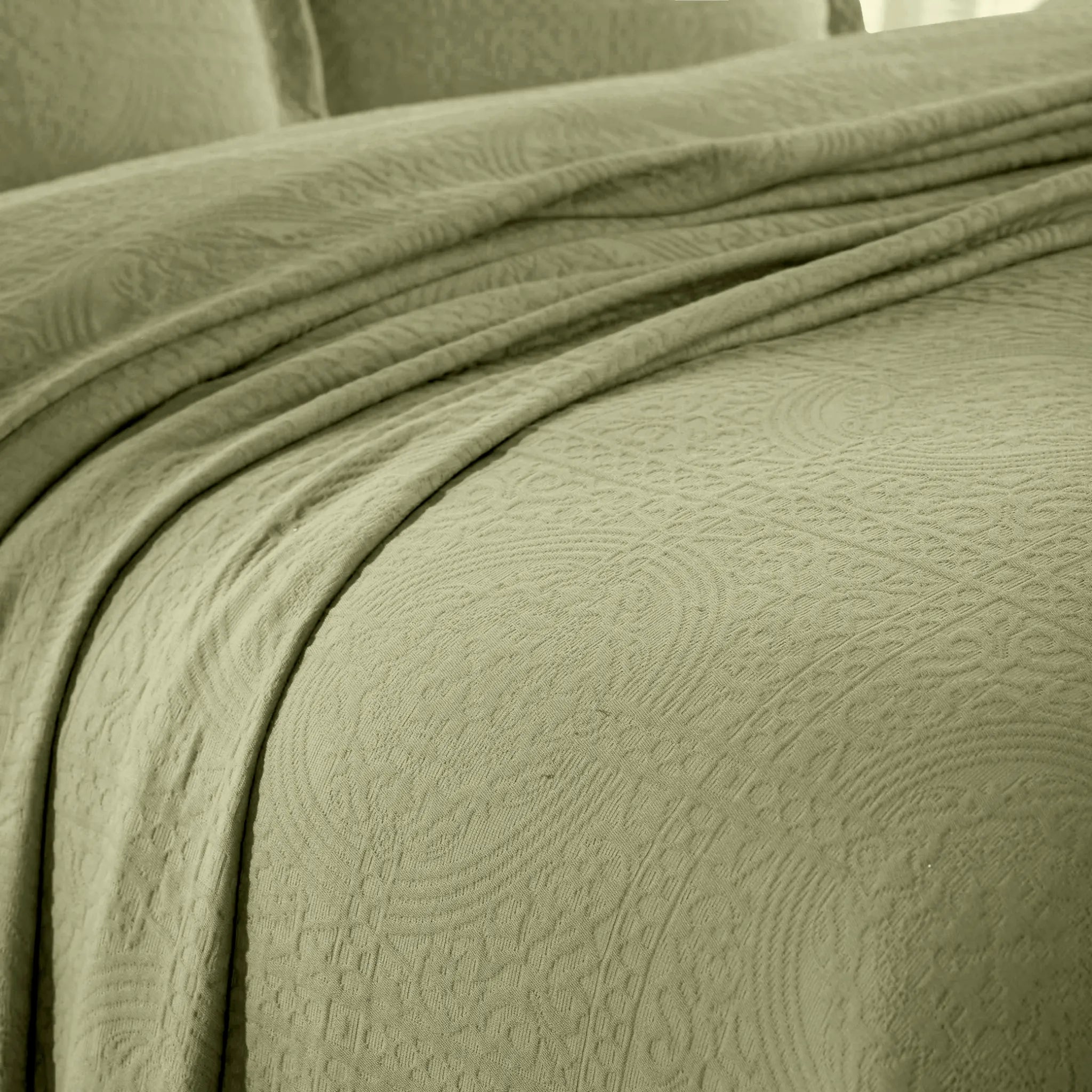 100% Cotton Jacquard Matelassé Fleur De Lis Bedspread Set