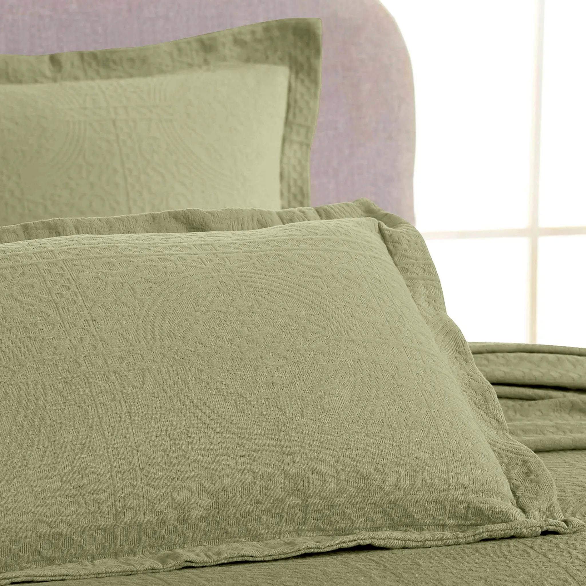 100% Cotton Jacquard Matelassé Fleur De Lis Bedspread Set