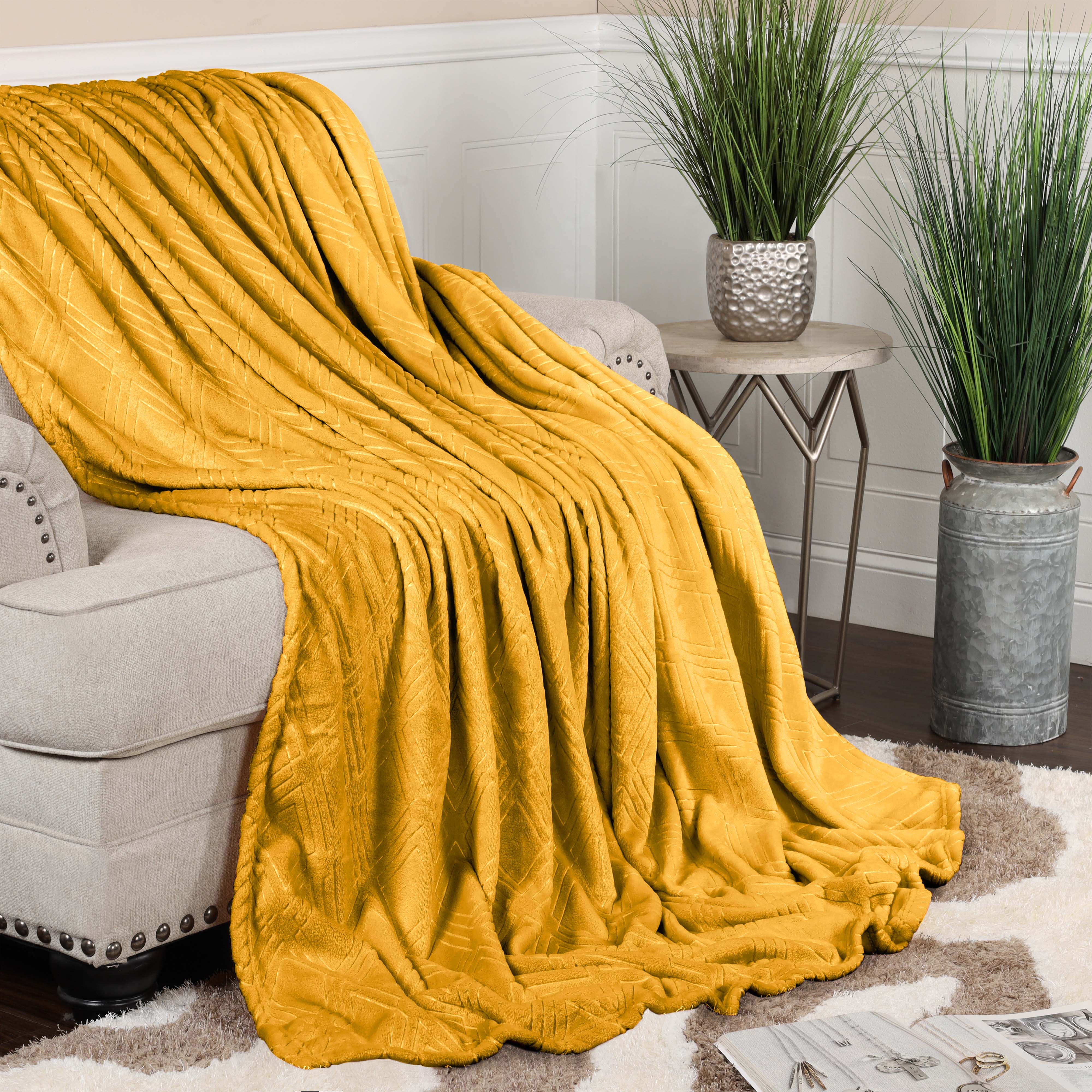 Alaska Diamond Plush Fleece Ultra-Soft Blanket - Omnigoodsstore