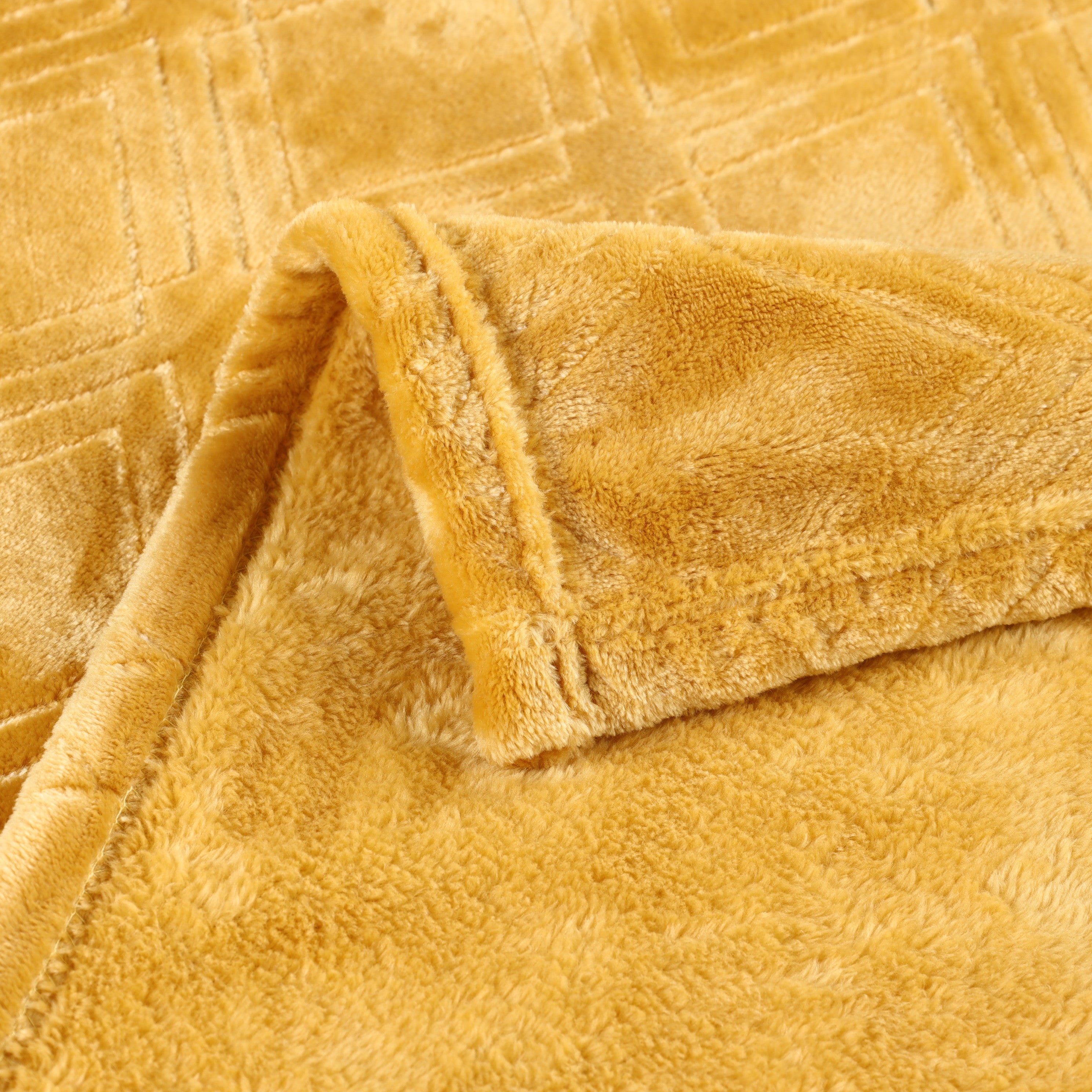 Alaska Diamond Plush Fleece Ultra-Soft Blanket - Omnigoodsstore