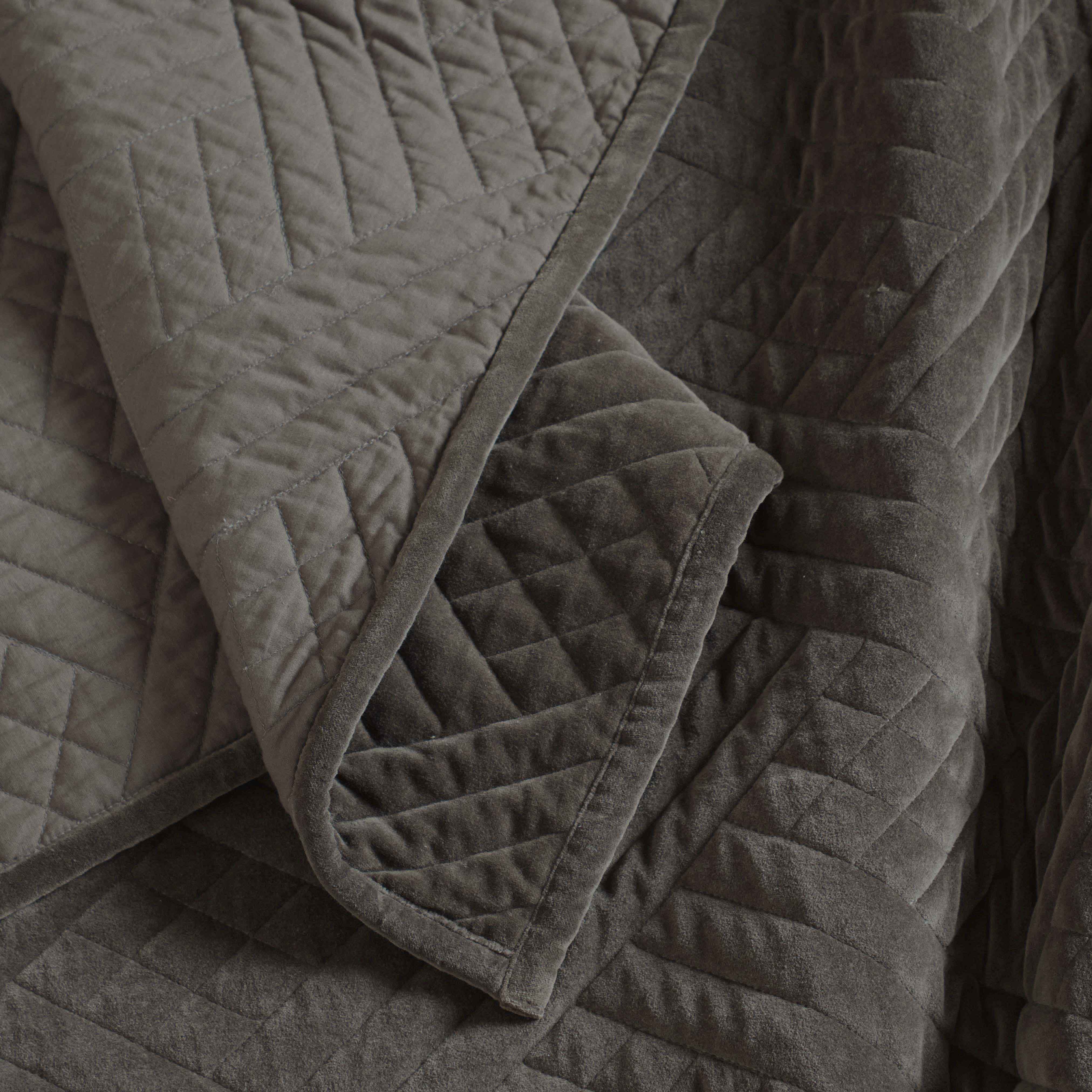 Karina Cotton Velvet Lightweight Quilt and Sham Set - Omnigoodsstore