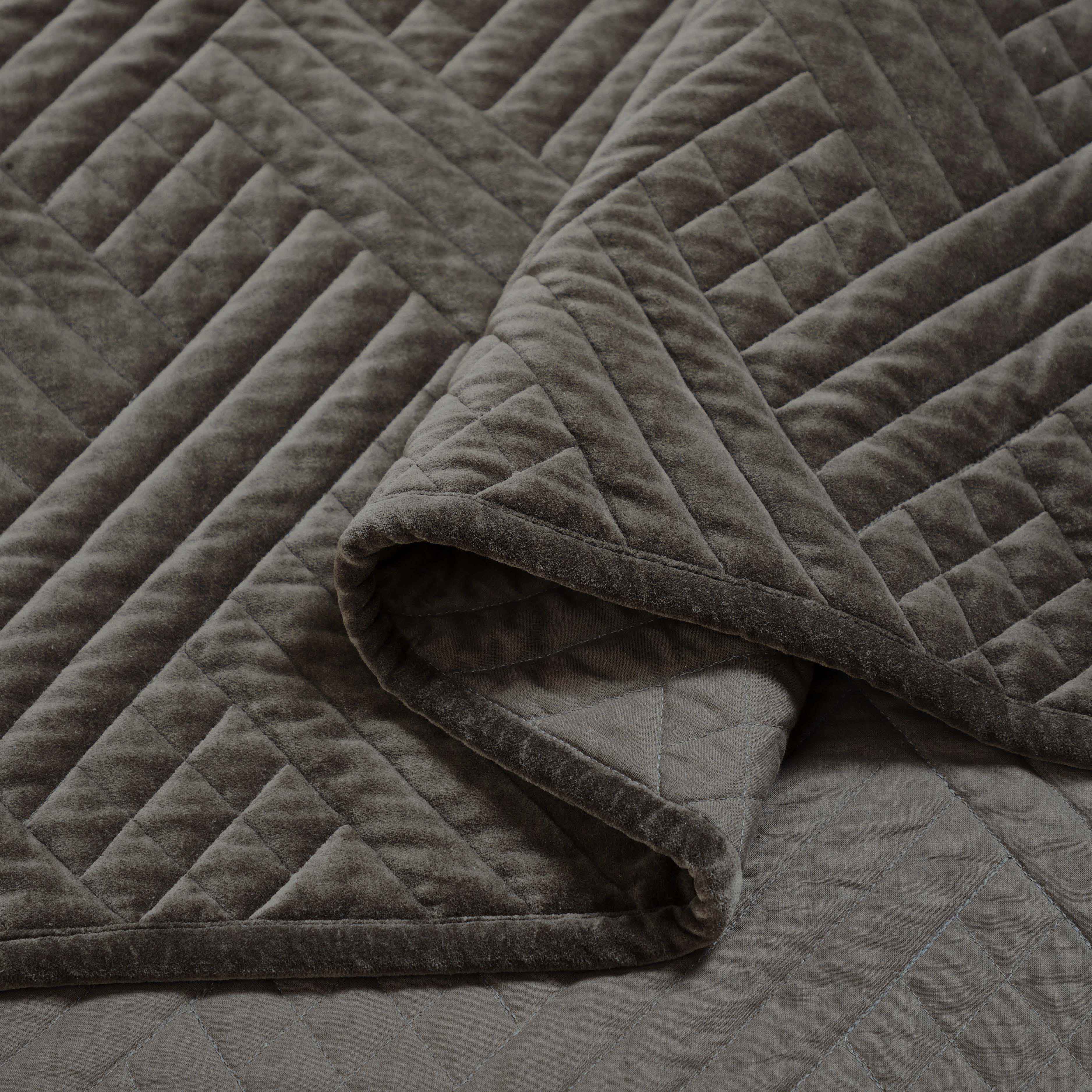 Karina Cotton Velvet Lightweight Quilt and Sham Set - Omnigoodsstore