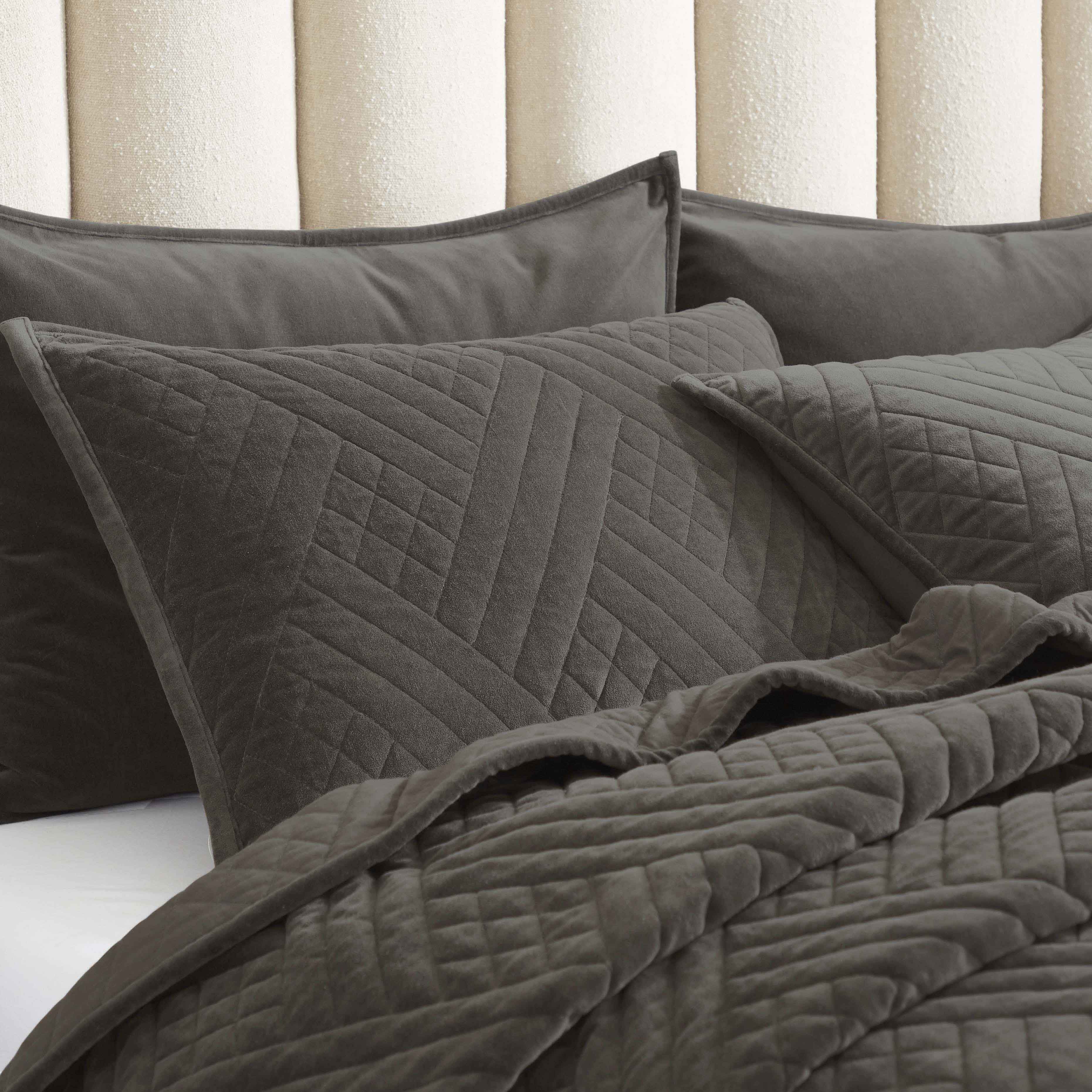 Karina Cotton Velvet Lightweight Quilt and Sham Set - Omnigoodsstore