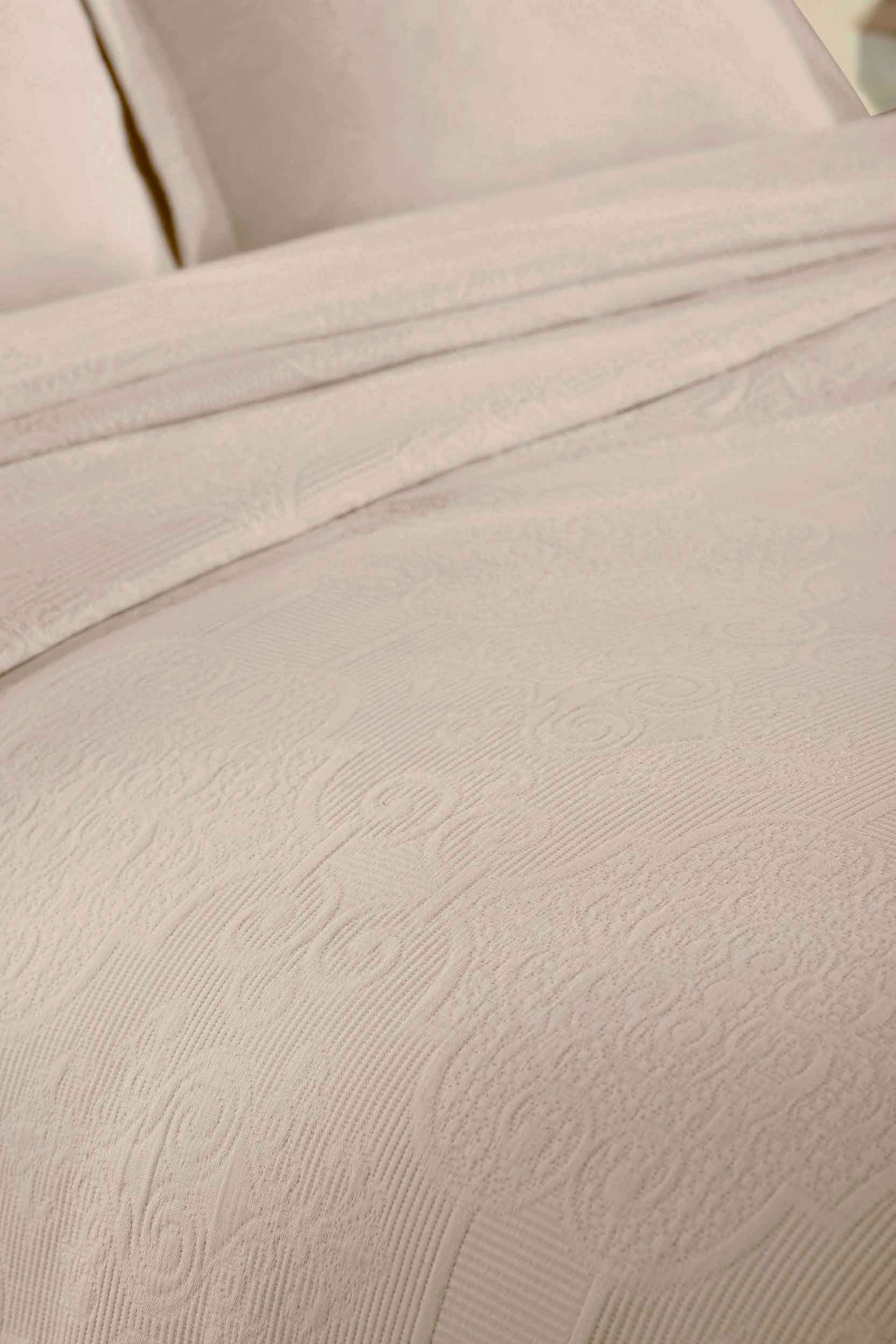 Florin Cotton Matelassé Weave Jacquard Scrolling Medallion Bedspread Set - Omnigoodsstore