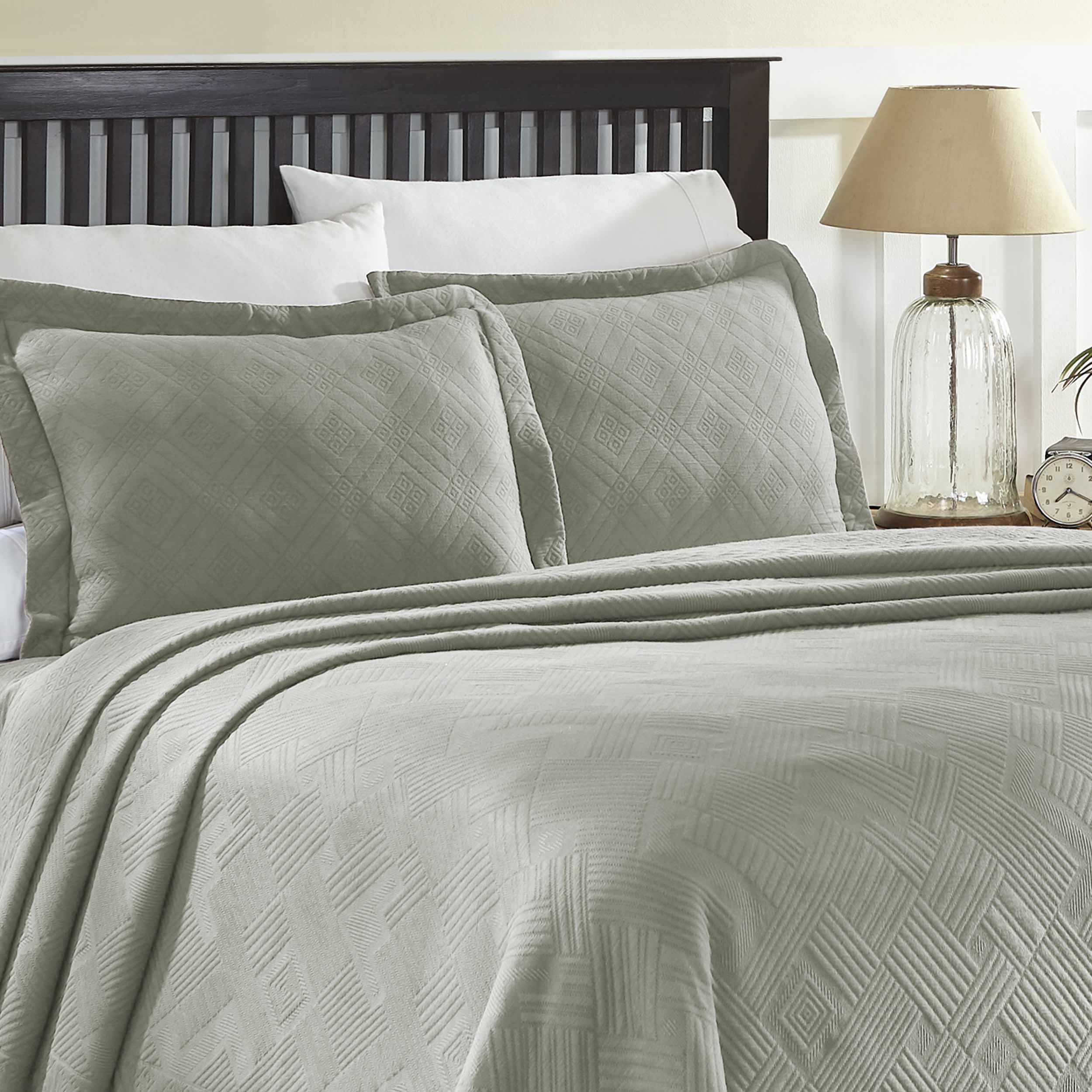 Geometric Fret Cotton Jacquard Matelasse Scalloped Bedspread Set - Omnigoodsstore