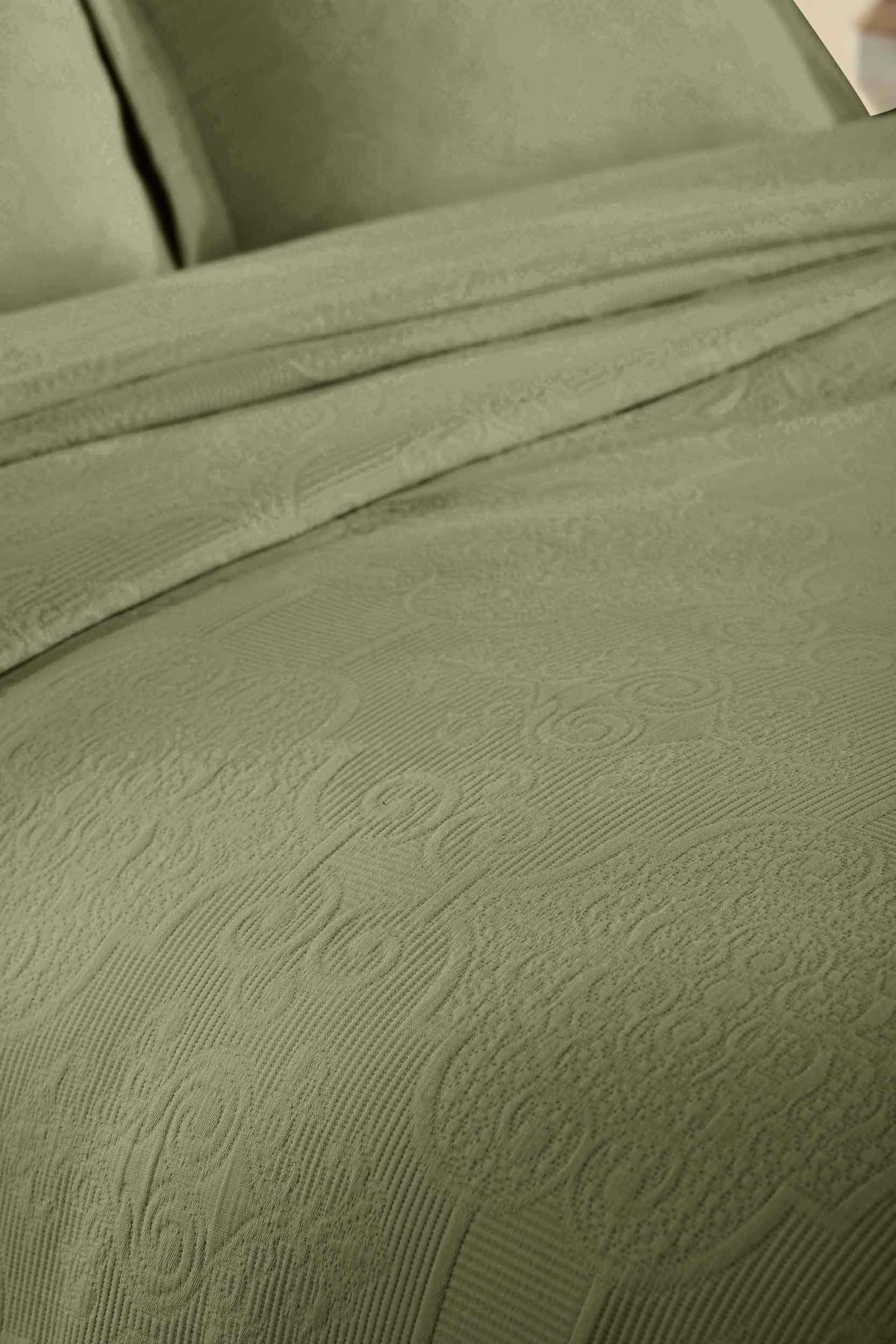 Florin Cotton Matelassé Weave Jacquard Scrolling Medallion Bedspread Set - Omnigoodsstore