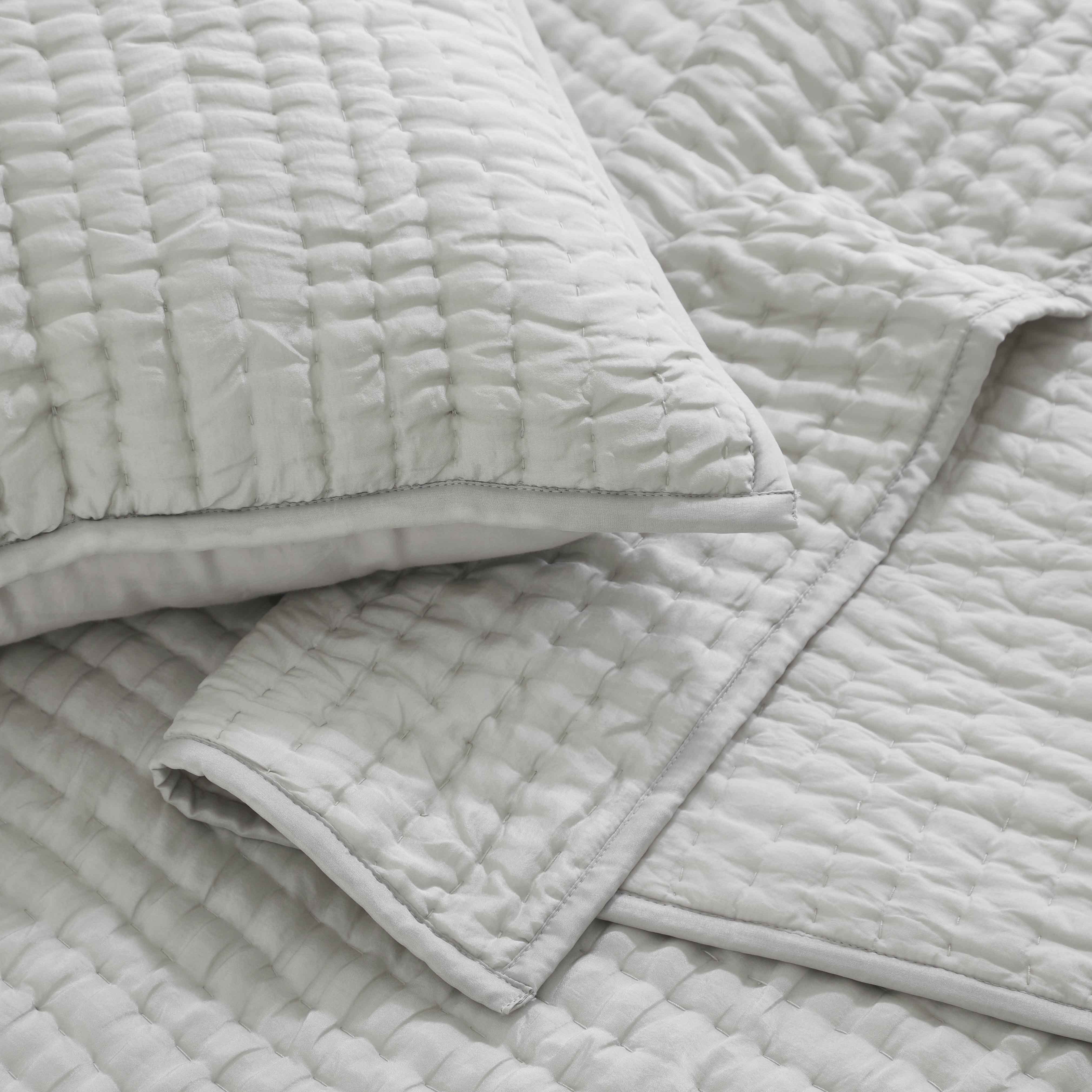 Bella 100% Silk Pick Stitch Medium Weight Quilt and Sham Set - Omnigoodsstore