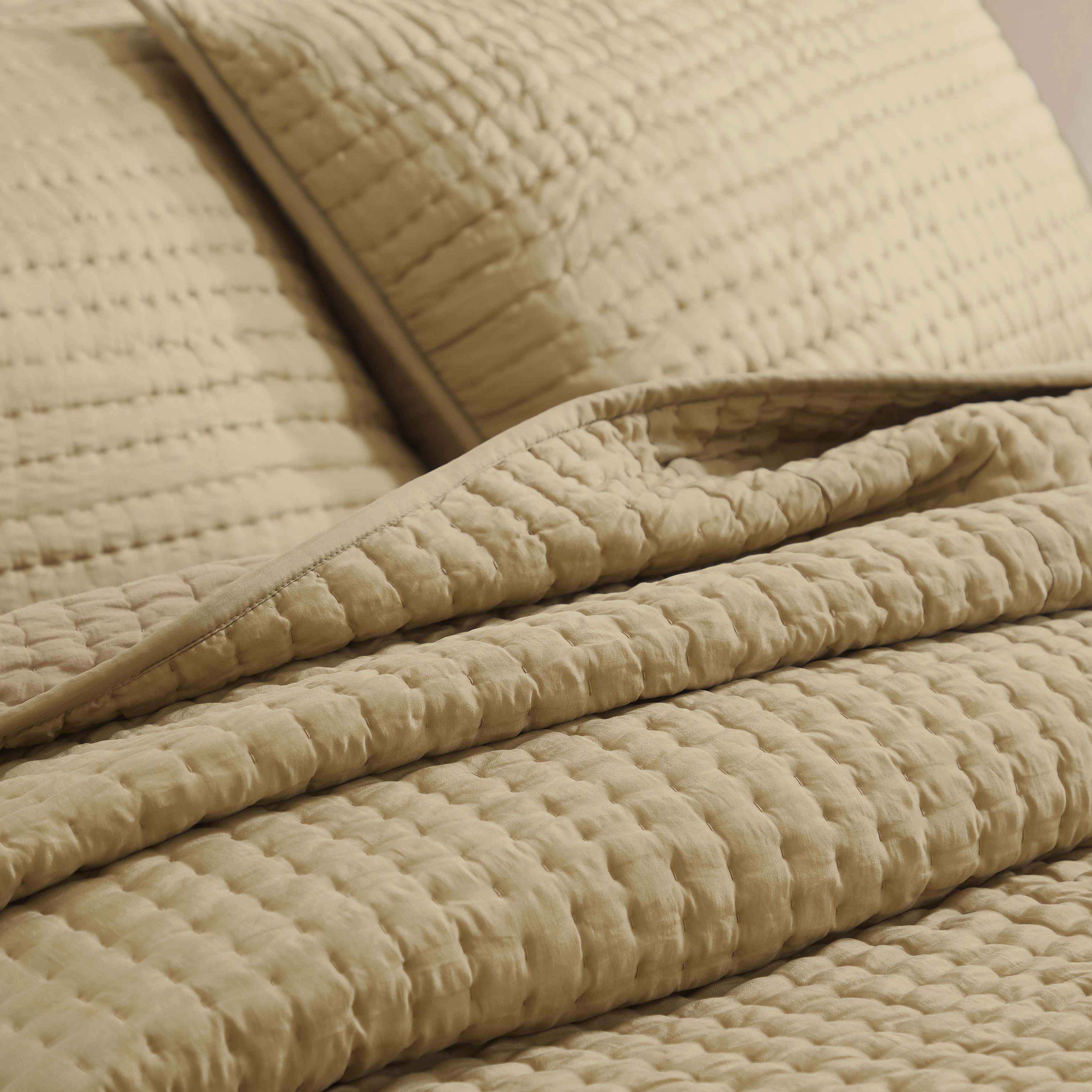 Bella 100% Silk Pick Stitch Medium Weight Quilt and Sham Set - Omnigoodsstore