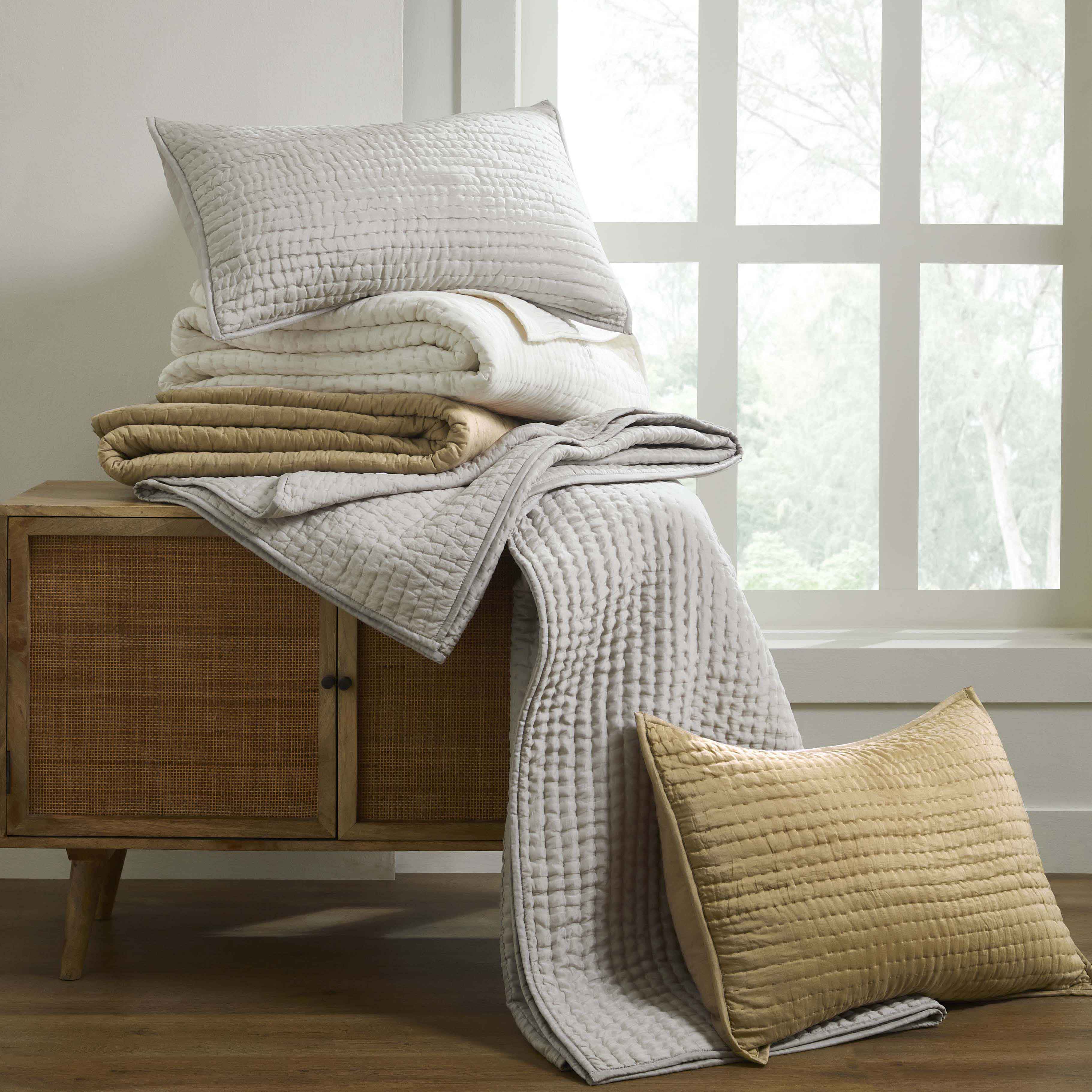 Bella 100% Silk Pick Stitch Medium Weight Quilt and Sham Set - Omnigoodsstore